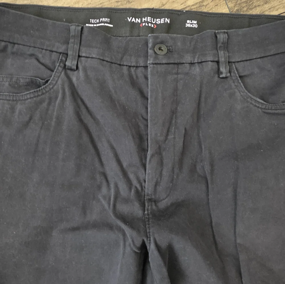 Van Heusen stylish black